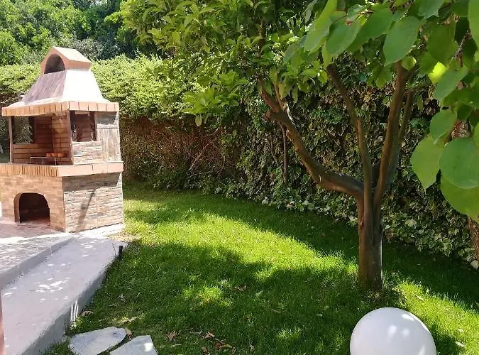 Ey House * Halikounas