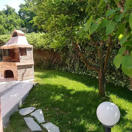 Ey House * Halikounas