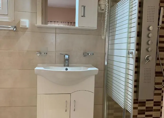 Ey House Chalikounas